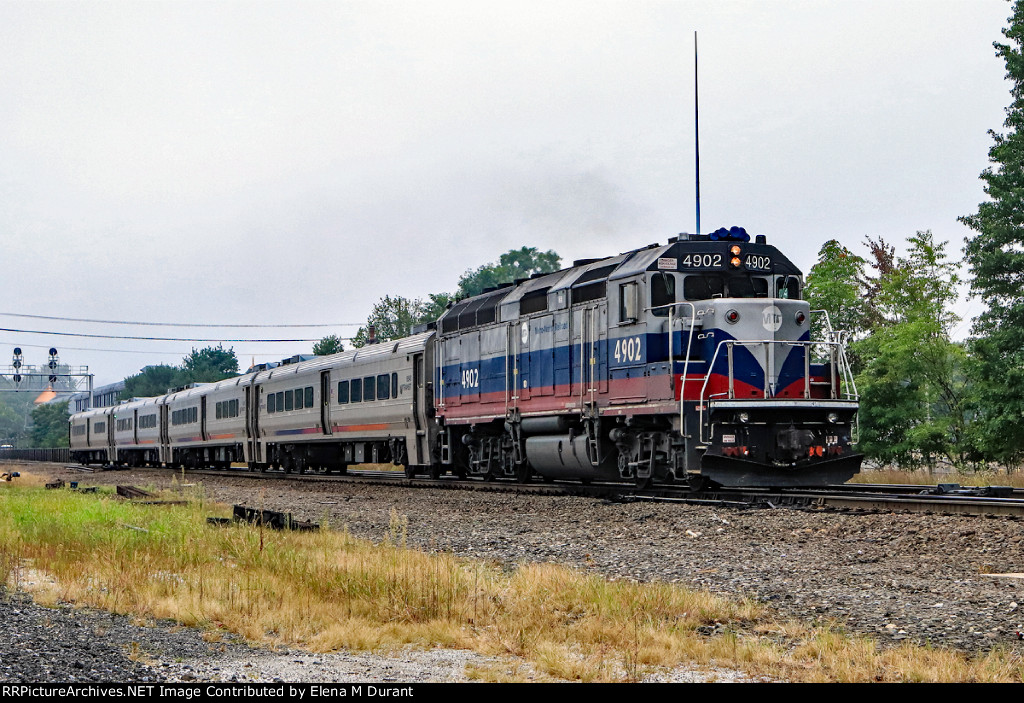 MNCR 4902 on train 1147